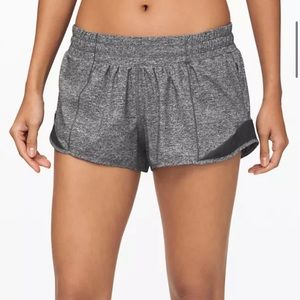 lululemon hotty hot short size 4 2.5 inch